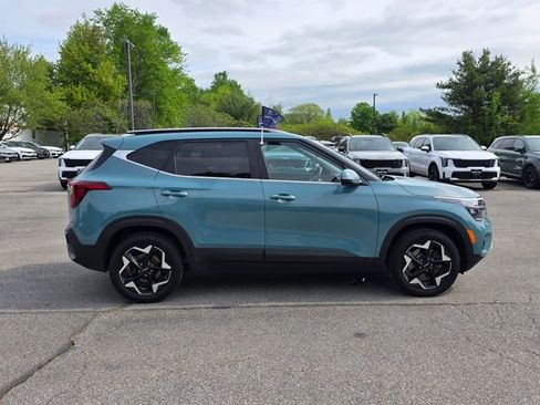 Certified 2025 Kia Seltos EX w/ EX Sunroof Package AWD/4WD image 9