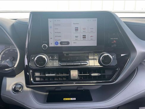 Used 2023 Toyota Highlander XLE image 38