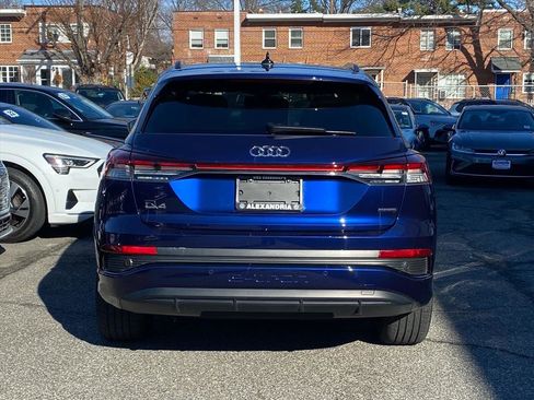 Used 2023 Audi Q4 e-tron Premium Plus image 4