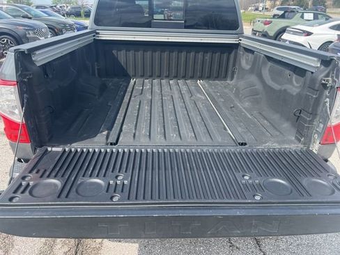 Used 2017 Nissan Titan SL image 20