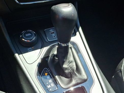 Used 2019 Jeep Cherokee Limited AWD/4WD image 11