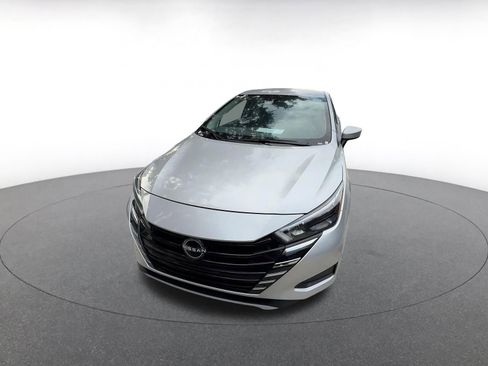 Used 2025 Nissan Versa SV image 4