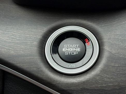 New 2025 Jeep Grand Cherokee L Limited w/ Luxury Tech Group II image 31