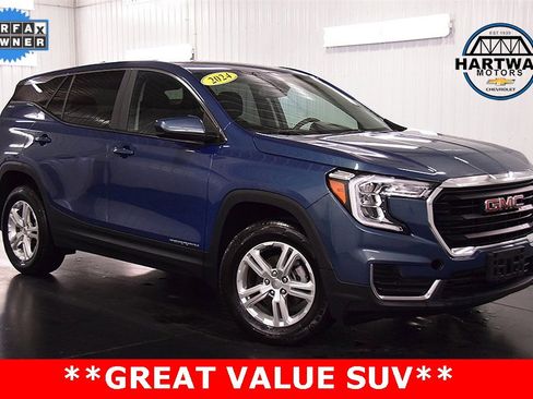 Used 2024 GMC Terrain SLE image 1