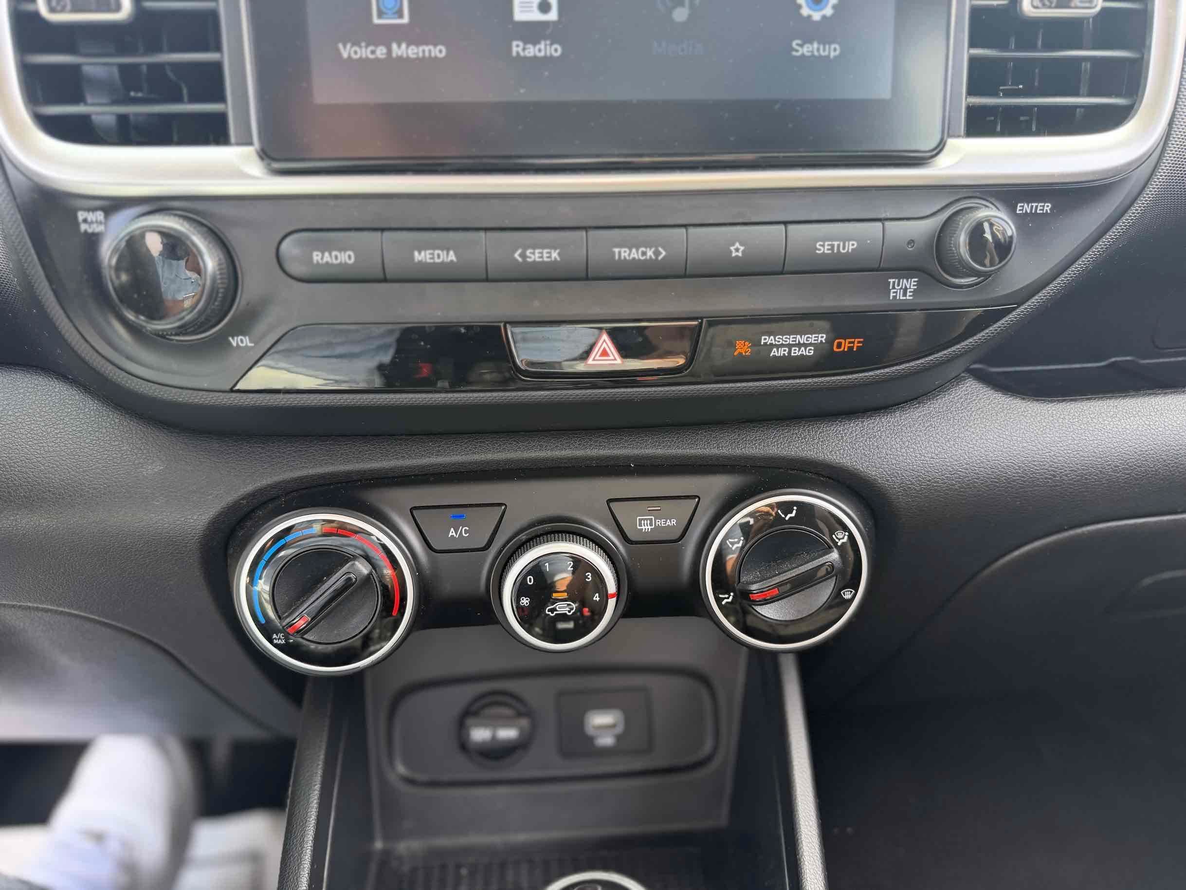 Used 2021 Hyundai Venue SE FWD image 18