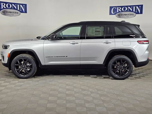 New 2025 Jeep Grand Cherokee Limited image 2