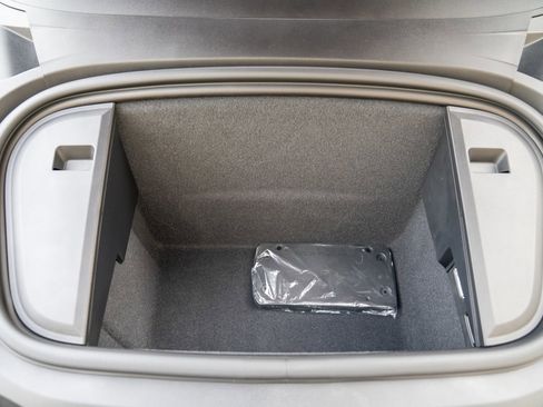 Used 2025 Porsche Taycan 4S image 26