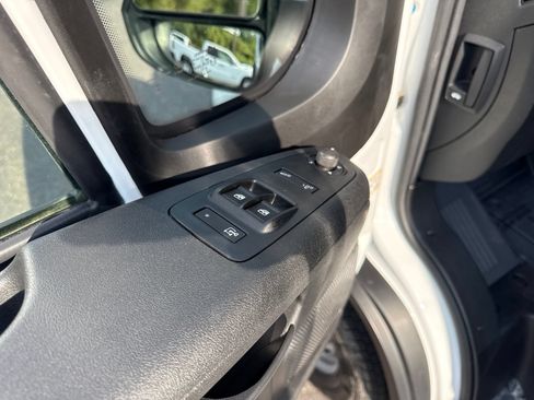 Used 2025 RAM ProMaster 2500 w/ Convenience Group FWD image 11