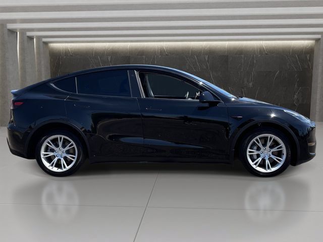 Used 2022 Tesla Model Y Long Range AWD/4WD image 7