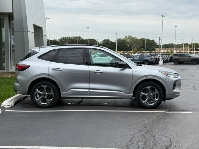 Certified 2024 Ford Escape ST-Line w/ Tech Pack #1 AWD/4WD image 4