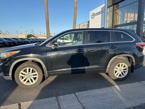 Used 2016 Toyota Highlander LE image 8