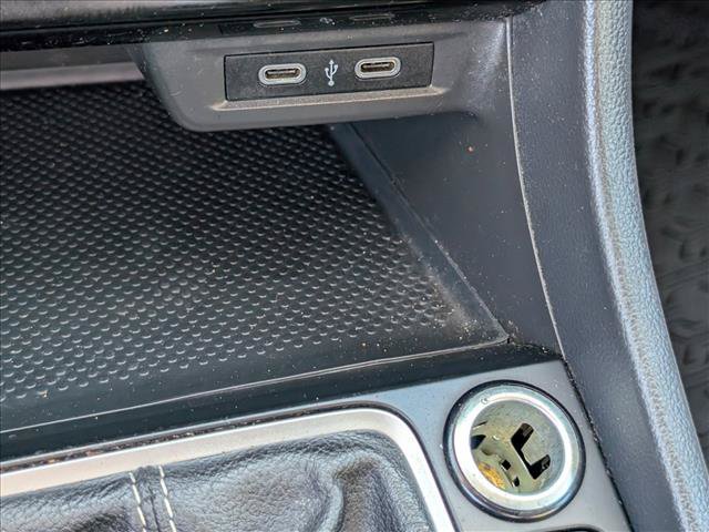 Used 2022 Volkswagen Jetta SE w/ Panoramic Sunroof Package FWD image 15