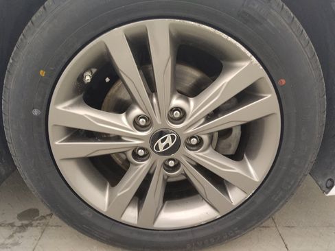 Used 2018 Hyundai Elantra SEL FWD image 31