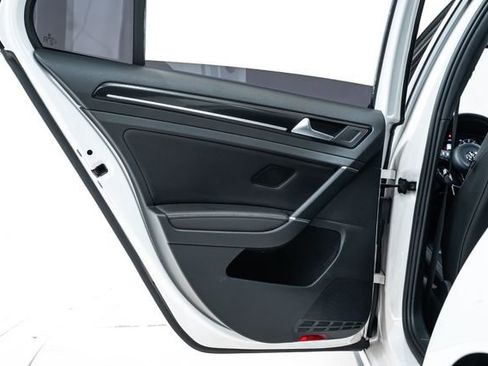 Used 2019 Volkswagen Golf R 4-Door image 17