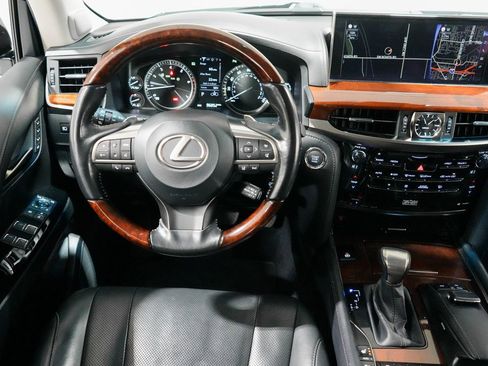 Used 2017 Lexus LX 570 4WD image 12