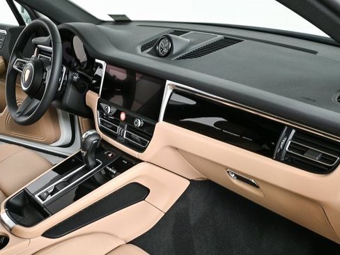 Certified 2025 Porsche Macan AWD image 23