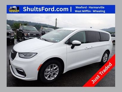 Used 2023 Chrysler Pacifica Touring-L