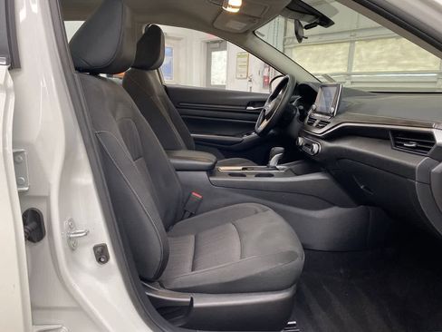 Used 2025 Nissan Altima 2.5 SV FWD image 18