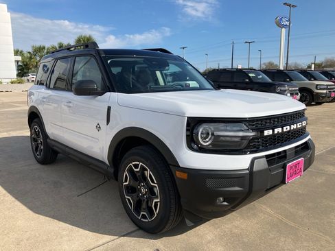 New 2025 Ford Bronco Sport Outer Banks image 9