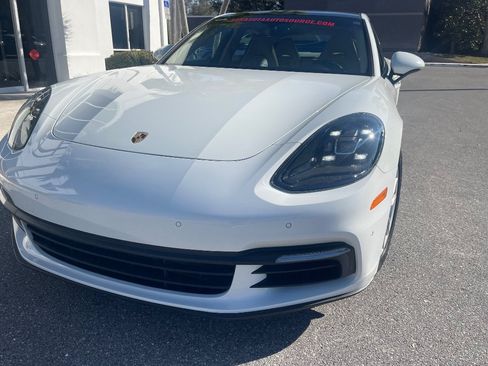 Used 2018 Porsche Panamera RWD image 37