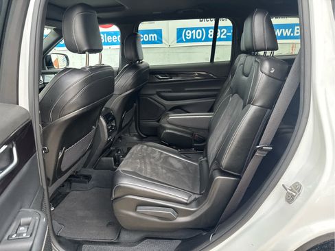 Used 2023 Jeep Grand Cherokee L Laredo image 33