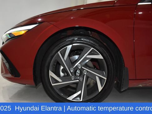 Used 2025 Hyundai Elantra SEL FWD image 7