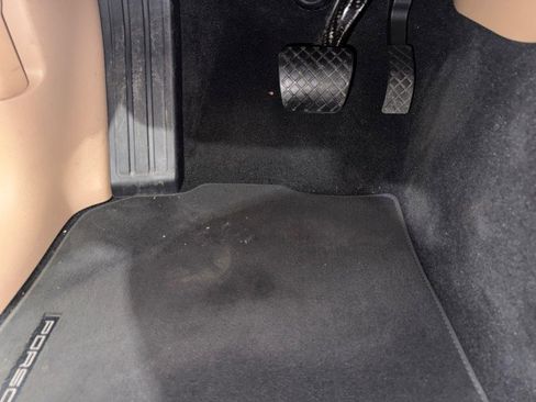 Used 2021 Porsche Macan w/ Premium Package image 54