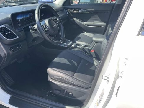 Used 2025 Kia Seltos EX w/ EX Sunroof Package AWD/4WD image 19
