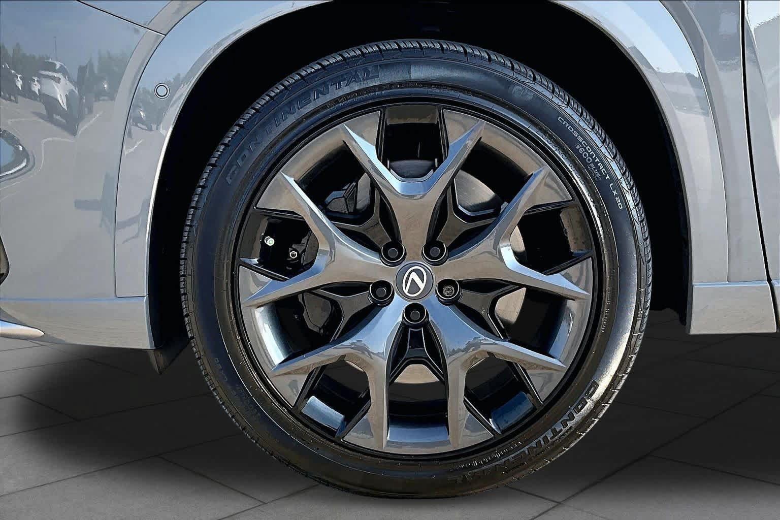 Used 2026 Lexus TX 500h AWD w/ Technology Package image 11