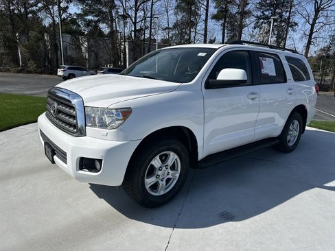 Used 2017 Toyota Sequoia SR5 w/ Premium Package image 5