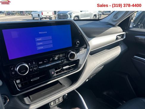 Used 2023 Toyota Highlander Platinum AWD/4WD image 15