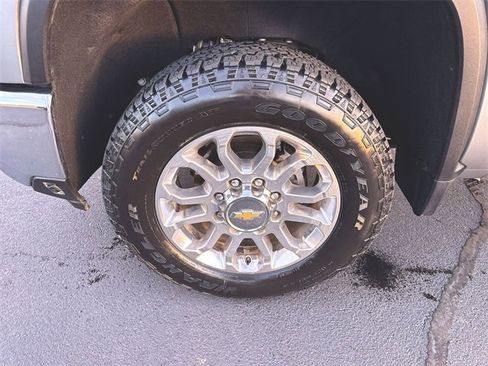 Used 2025 Chevrolet Silverado 2500 LTZ w/ LTZ Premium Package image 33