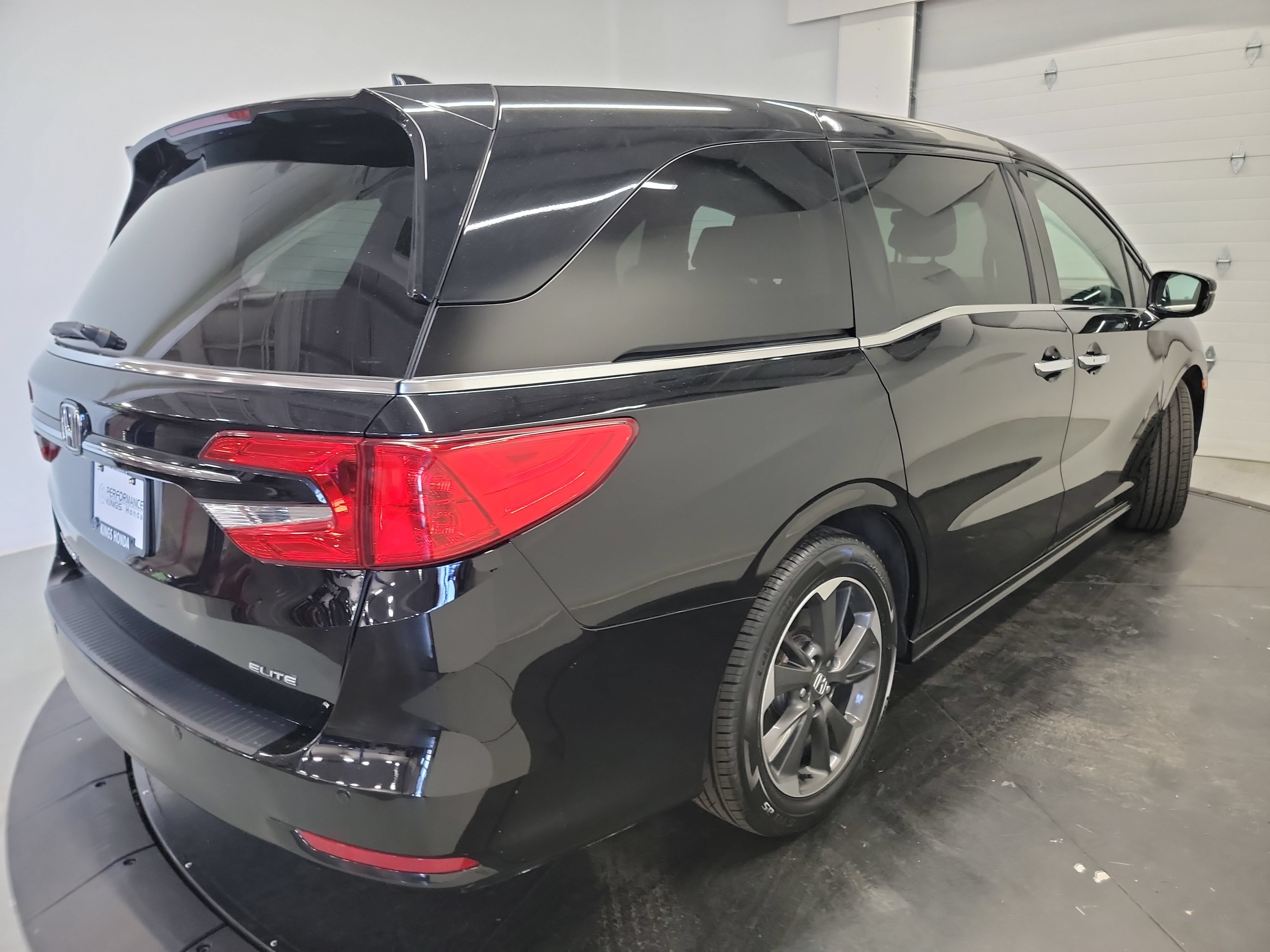Used 2024 Honda Odyssey Elite image 9
