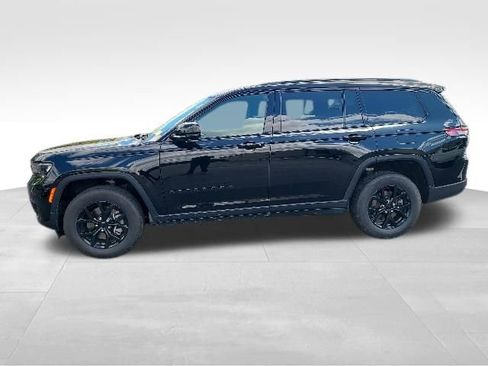 Used 2025 Jeep Grand Cherokee L Altitude AWD/4WD image 2