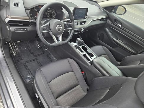 Used 2024 Nissan Altima 2.5 SV FWD image 21