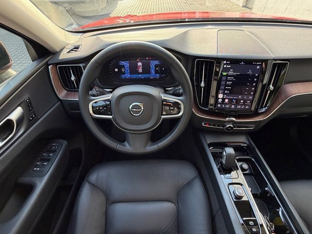 Certified 2024 Volvo XC60 B5 Plus AWD/4WD image 15
