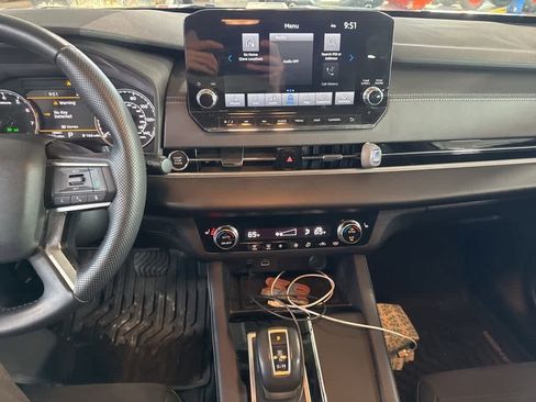 Used 2023 Mitsubishi Outlander SE image 12