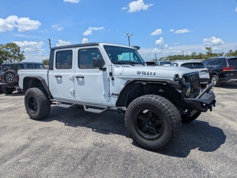 Used 2022 Jeep Gladiator Sport AWD/4WD image 2