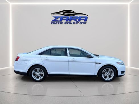 Used 2016 Ford Taurus SE FWD image 8