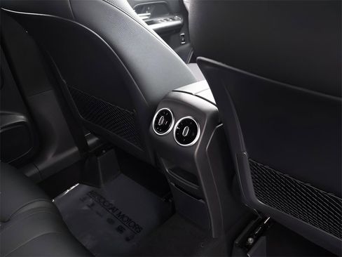 Used 2025 Mercedes-Benz GLA 250 4MATIC image 26