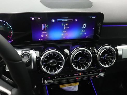 New 2026 Mercedes-Benz GLB 250 GLB 250 image 6