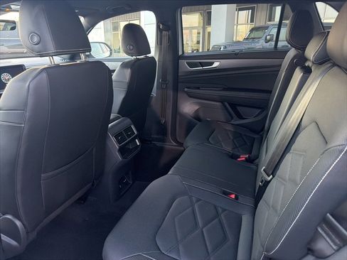 Used 2024 Volkswagen Atlas Cross Sport SE image 9
