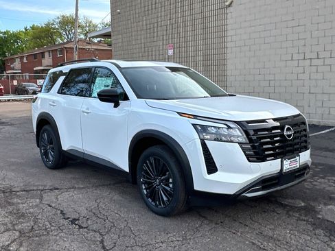 New 2026 Nissan Pathfinder SL AWD/4WD image 3