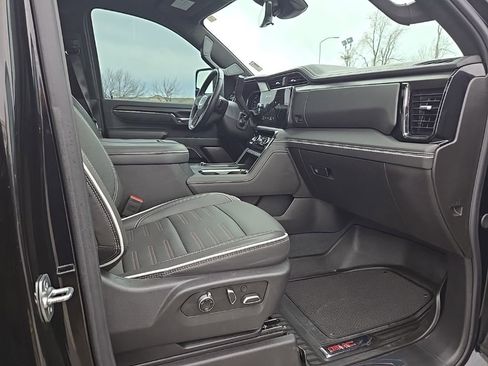 Used 2025 GMC Sierra 2500 AT4X image 32