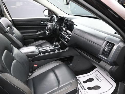 Used 2022 Nissan Pathfinder SL w/ SL Premium Package FWD image 17