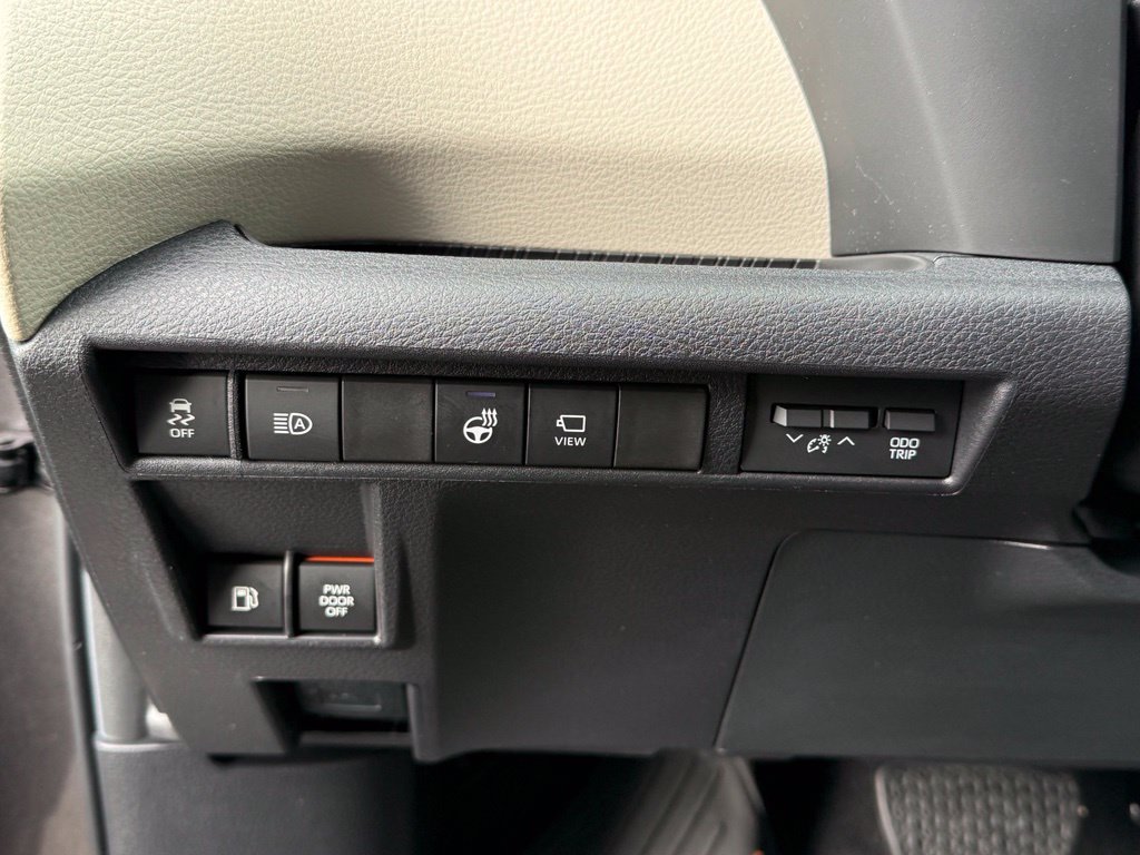 Used 2024 Toyota Sienna Platinum AWD/4WD image 14