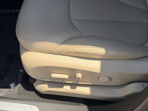 Used 2020 Buick Envision Essence w/ LPO, Active Package FWD image 16