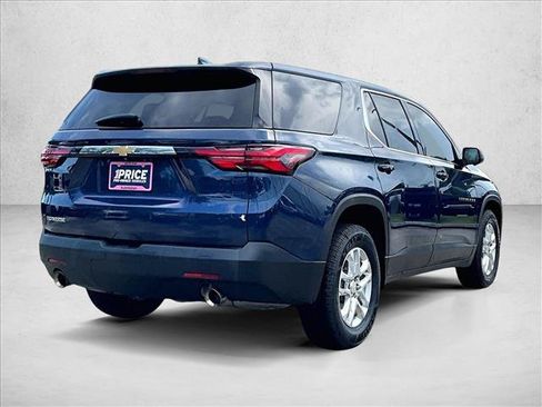 Used 2022 Chevrolet Traverse LS FWD image 2