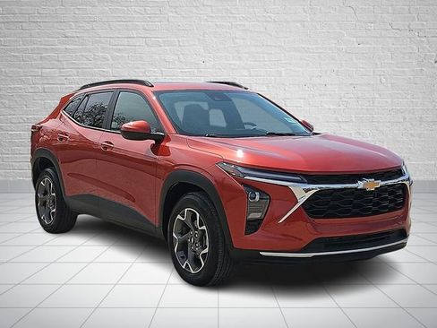 Used 2024 Chevrolet Trax LT w/ Sunroof Package image 6