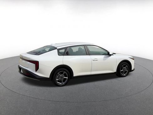 Used 2025 Kia K4 LXS image 15